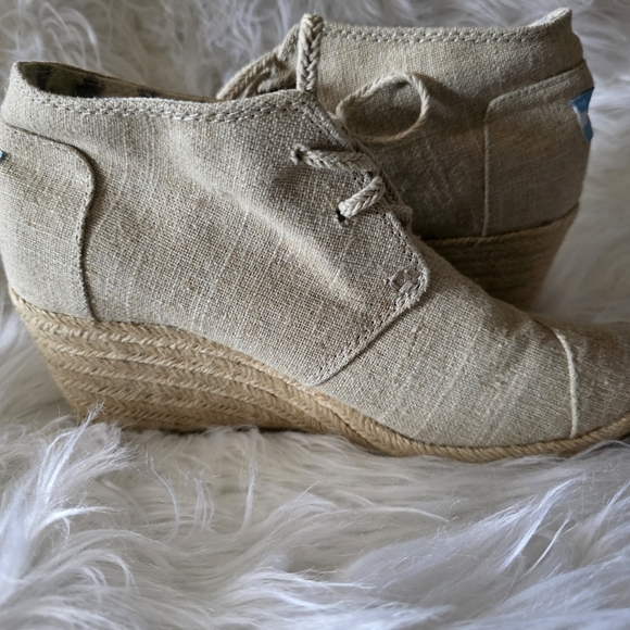 TOMS Desert Burlap Espadrille Wedge Booties - Picture 5 of 7